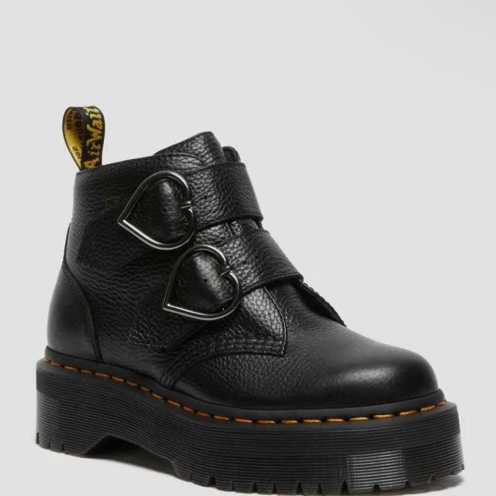Devon Hearts Quad Boot Dr. Martens, Size 6